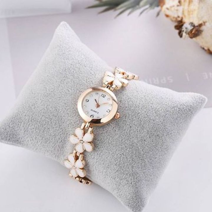 Girl watch uploaded by Shopping_ hub on 4/12/2022