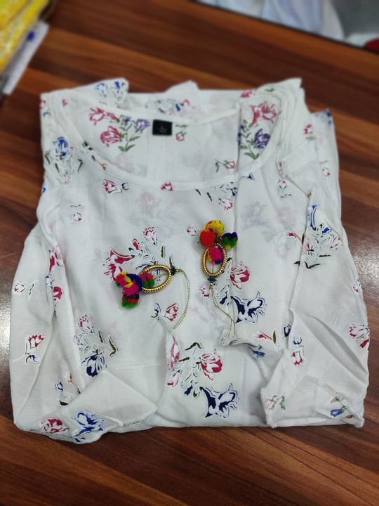 Post image *GOOD QUALITY 👗 FABRICS*

🧶 *Fabric -heavy rayon* 
👗 *Type -  kurti gown* 🧵 *Work - print work &amp; tussle*
📏 *Size - m(38) to l(40)*
💵 *Price - 890* freeshipping 
*Same day dispatch*