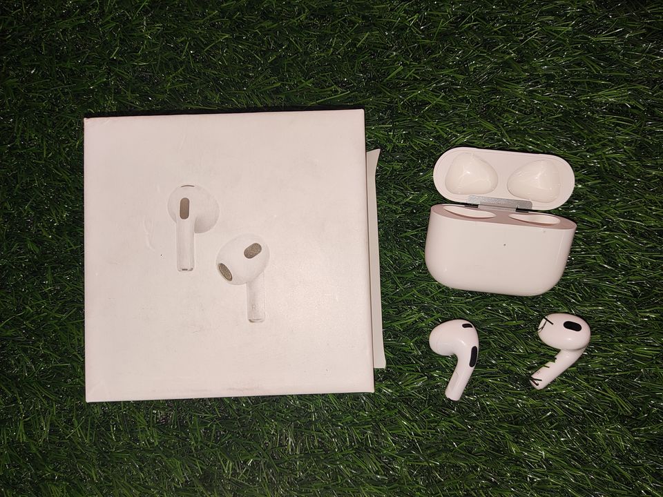 Apple airpods uploaded by business on 4/17/2022