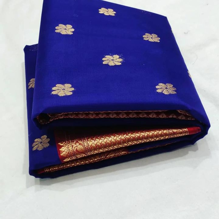 Post image Original Chanderi handloom saree 🥻🥻🥻🥻🥻🥻🥻Fabric katan silk mai naksi bordar allover mai booti 🌱🌱🌱🌱....Whit blouse....... colour....Lenght 6.50..🌱🌱🌱🌱🌱....👉More details naksi design saree... available.. contact  mo number 8962221855