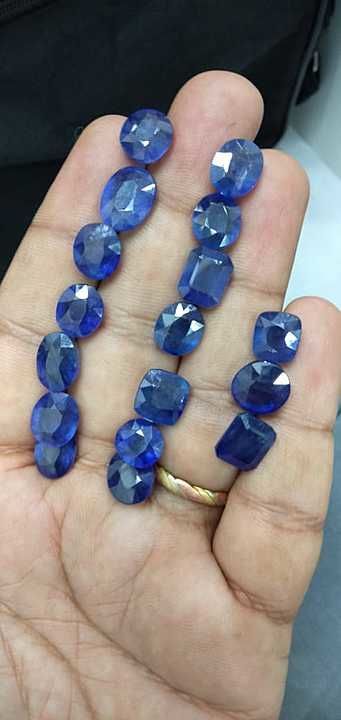 Natural blue sapphire 
Size 3 ,4,5 ,6, 7 ,8 crt
Blue color with certificat oval shape 
 uploaded by S S gems and jewellery  on 10/20/2020