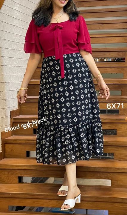 Post image Georget n Chiffon mixed  butterfly sleeves flair  kurti with adjustable knot 
 @799/-freeShipping
Size : 38/40/42/44Length : 46"Lining : Yes

Size Tag  : XXLBust : 40-41"Length : 49"Lining : YesBeautyful sleeve cuff n bottom border design