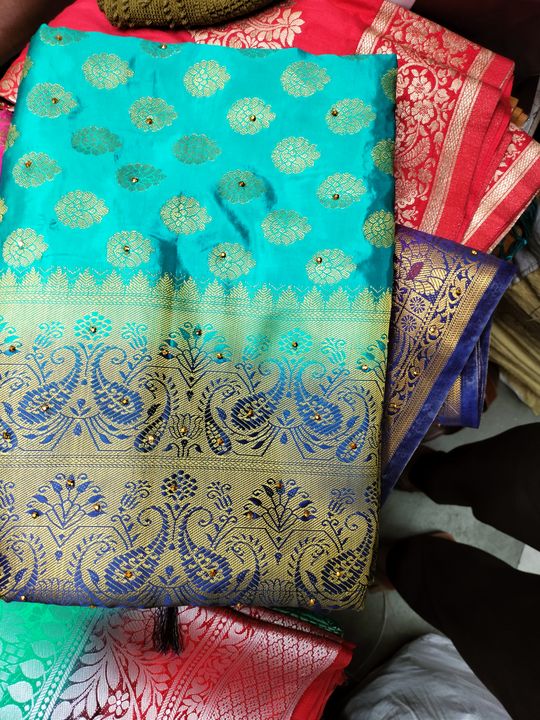 Product uploaded by Sandeep jaiswal saree meching center on 4/20/2022