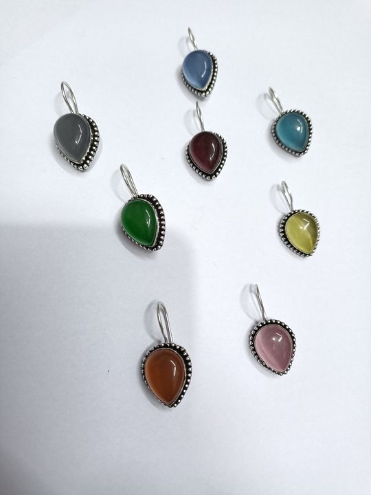 Monalisa stone handmade earrings uploaded by business on 4/22/2022