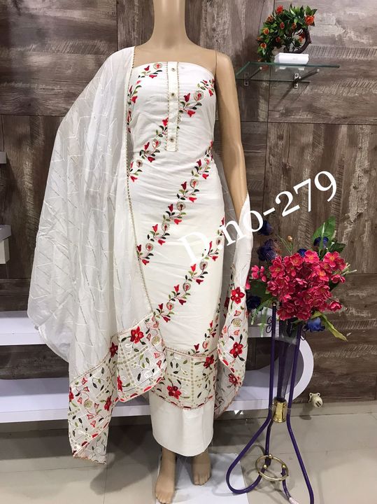 Post image Original product 
Top pure soft printed cotton embroidery work approx 2.50
Bottom pure cotton printed approx 2.50
Dupatta pure cotton malmal printed approx 2.25
*Rate 800 FREE SHIPPING
🌹NO LESS NO LESS🌹
👆NEW PRICE👆