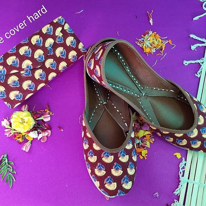 Post image 👉 Printed Juttis n Shade cover  combo
👉 Price 900+$
👉 Sizes available 35,36,37,38,39,40,41,42
👉Juttis description
Sole is of 100% genuine leather
High quality leatheratte
14 mm form cushioning of sleepwell brand