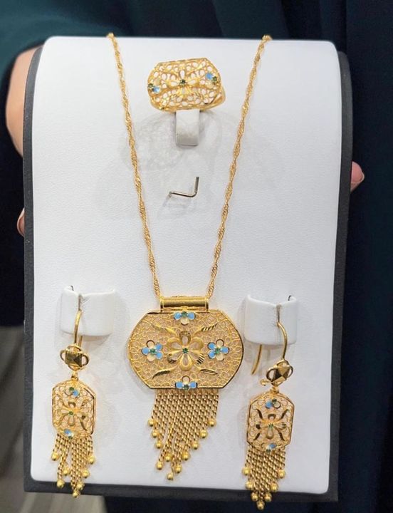 Post image I want 1000 pieces of Gold necklace set.