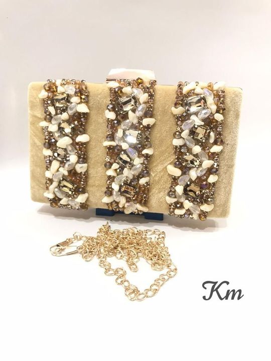 Post image An eye catching clutch on hand in your hand👀
Go in a flaw with such a beautifull clutch with quality guarantee😇
Gift it to your closed one🥰
Bridal moment and party clutch which will reflect the light and shine💎
Size 5h by 8L inch APPROX😋
Just at 799/-😘
*shipping extra*