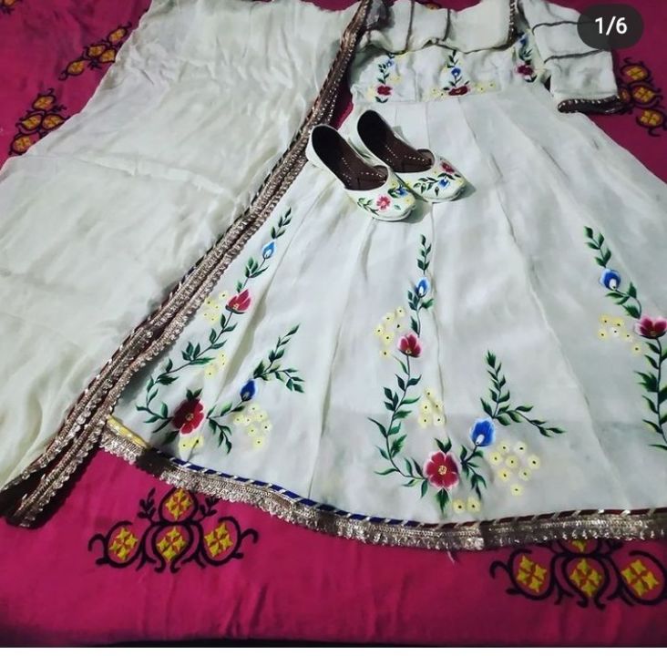 Handpentting dress  uploaded by Butik on 4/29/2022
