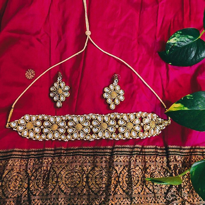 This gorgeous kundan set with earrings ..
Comes with warranty ..so now worry.grab yours no.. uploaded by business on 10/23/2020