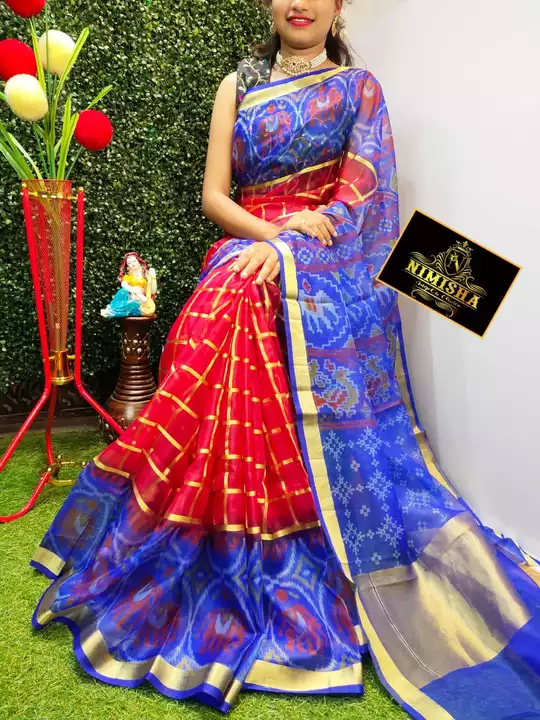 Post image 🌹 *Wow!!* Organza Sarees with all-over gold zari weaving checks design...
🌹 Contrast border with nice pochampally design.
🌹Contrast Classy  pallu...
🌹Contrast Checks blouse..
🌹Too lite weight &amp; Rich look👌
💰💰  Price *1350+🚡*
Don't miss the beautiful saree..🥳🥳🥳