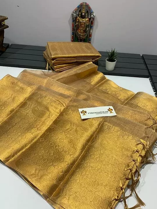 Post image *🕉VYKUNTAPURAM🕉*
*✨✨Don’t miss beautiful collection✨✨ *
🌺Wow!! Light weight pure gold tissue Kanchi boarder..
🌺Richi look Kanchi boarder…Mc🌺Pallu with tassles…
🌺Running blouse 👚 
💰Price 1299 +$
*🛍🛍Premium quality ready to dispatch 30 saris available🛍🛍*