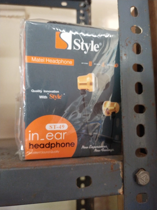 Post image I want 200 pieces of St 49 mobile earphone   style brand
.