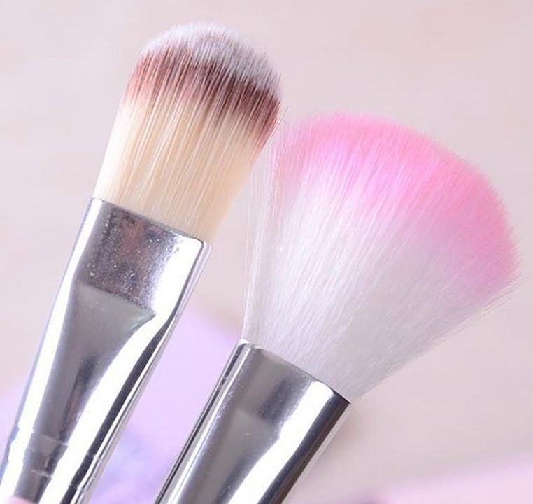 Hello Kitty Makeup Brush Kit

 uploaded by Wholestock on 10/26/2020