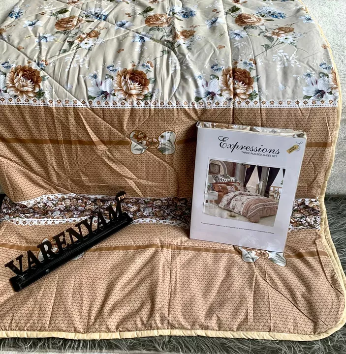 Post image _NEW ARRIVALS_ 😍♥️
*VARENYAM - EXPRESSIONS *
*4-PCS. COMFORTER SET*------------------------------------------✓ 1 BEDSHEET (90*100)"✓ 2 PILLOW COVERS (18*28)"✓ 1 COMFORTER WITH PIPING 
• G.C COTTON FEEL *FABRIC*
• *WEIGHT* - 3.4 Kg Approx.
• LUXURY BAG *PACKING*----------------------------------------*PRICE* Rs 1530+ship- Only 🛍️ *ULTIMATE PRODUCT**FOR QUALITY LOVER'S*
