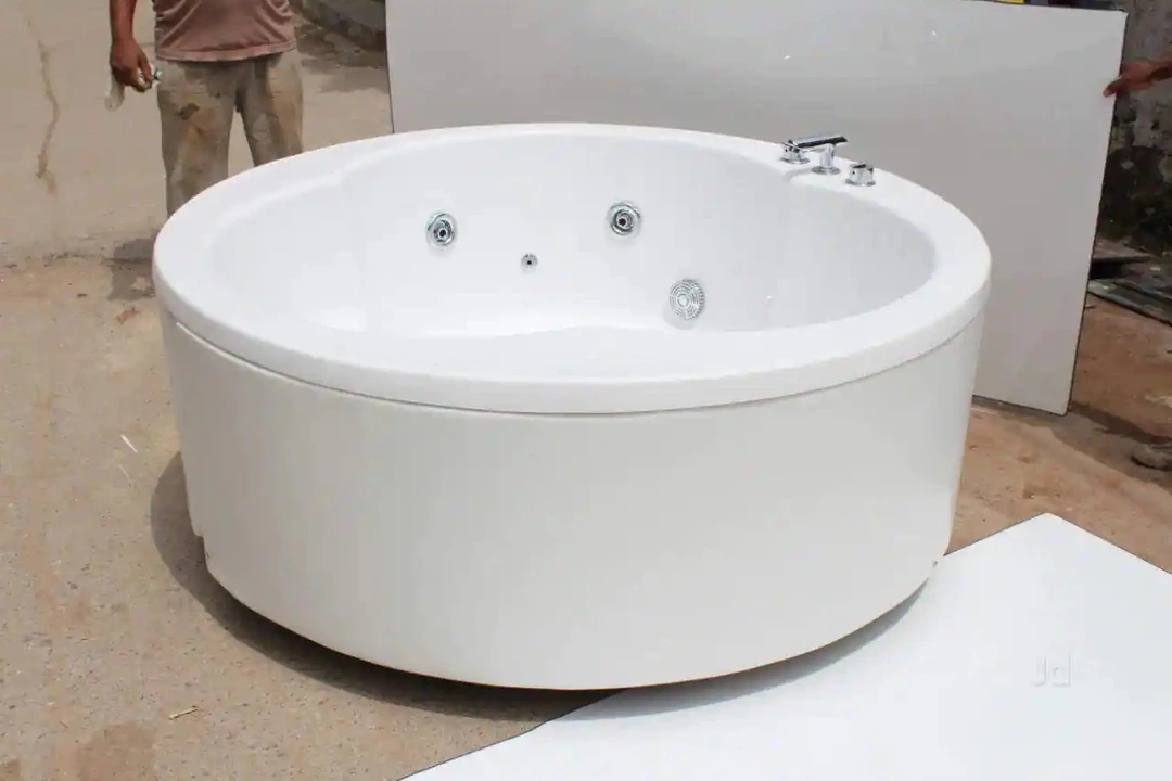 Round Jacuzzi bathtub uploaded by business on 5/17/2022