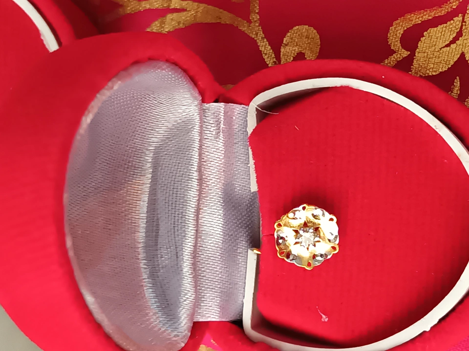 18ct gold diamond nose pin  uploaded by S.B.kundan on 5/19/2022