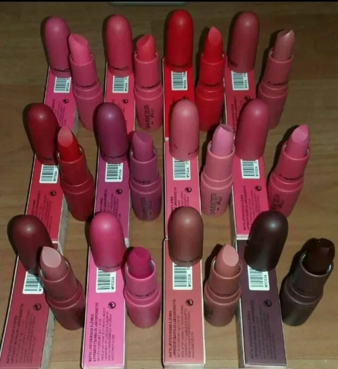 Post image Mac lipstick 499 box !!