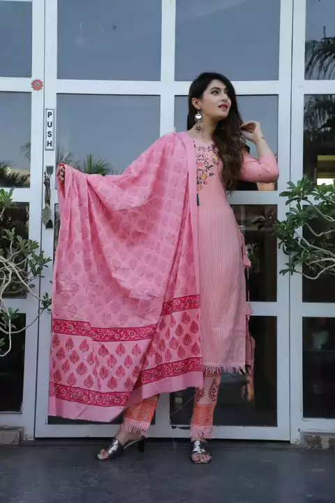 Combo dress la uploaded by Pragya collection on 5/20/2022