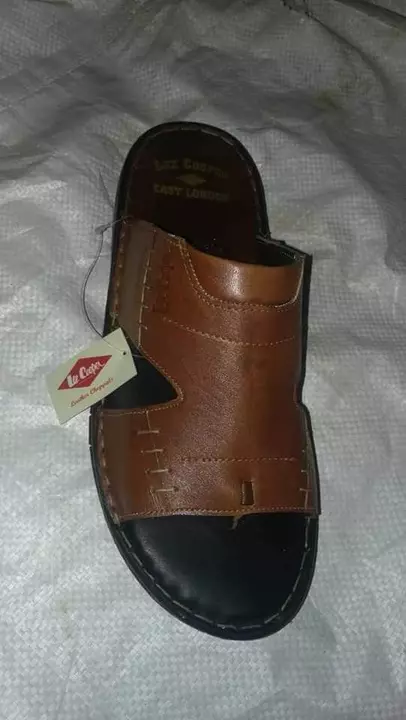 Post image We are Manufacturer of Leather Handmade Chappals and Shoes in Ambur.Tamilnadu For more details about wholesale and bulk supply call or whatsapp me @ 9940977713