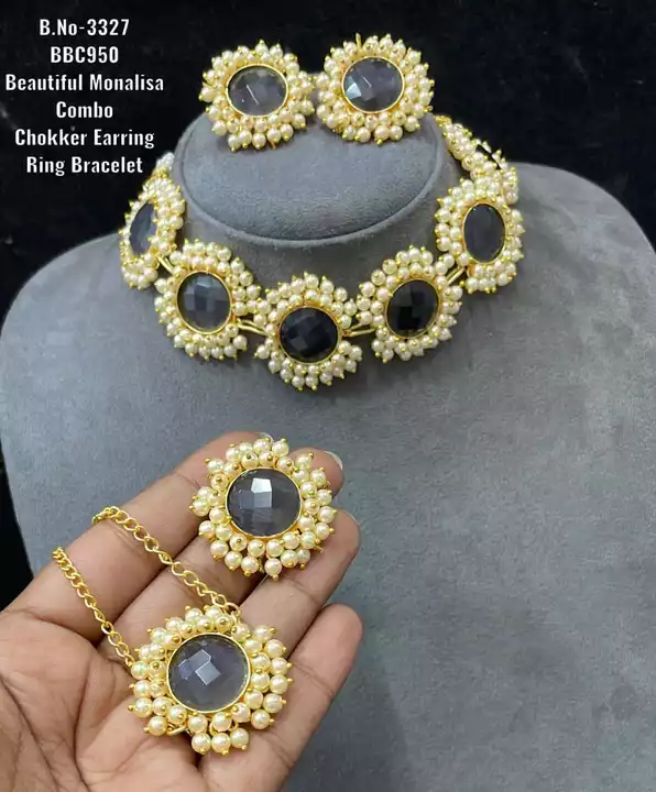 Choker set uploaded by Hira Collections on 5/29/2022