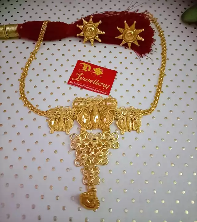 Post image I want 5 pieces of Mujhe high polish chick and necklace chahea within 100 to 120 rs.