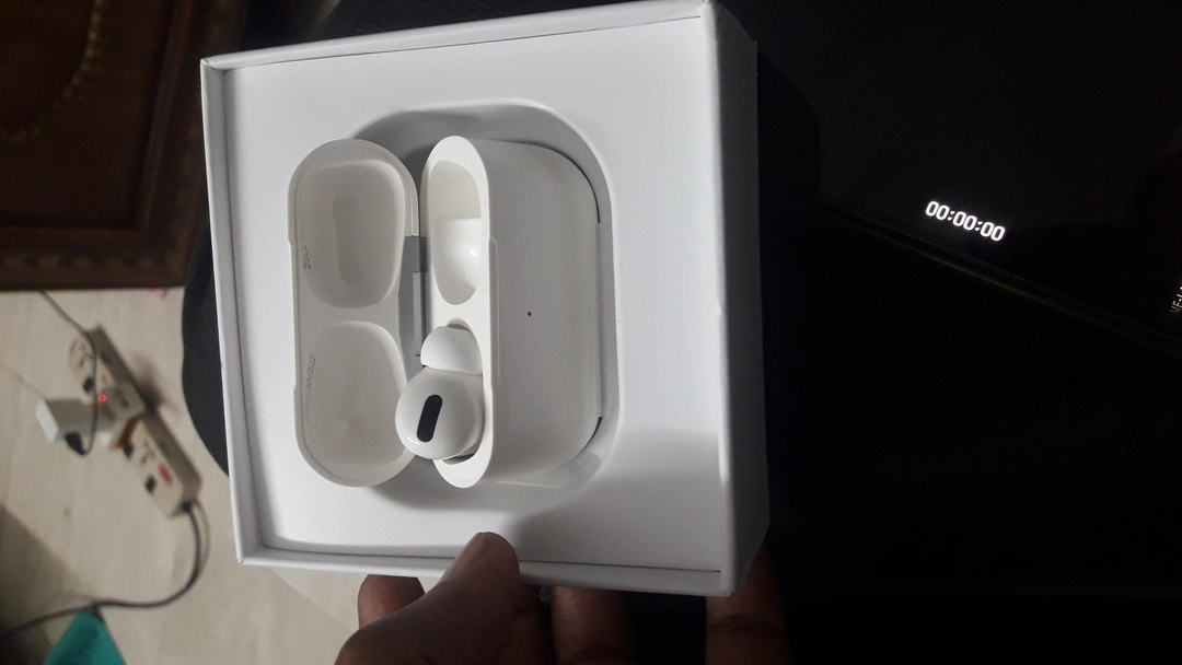Post image Hi retail n resellers today I met a irresponsible supplier from pune (SM Suppliers pune) ordered  6 items got 2 new products  , 2pieces opendd n seems demo pieces,   1 sealed PC,  1 airpods has no airpod in right case , sent return n got back same as I trusted its sealed pack n cut video but after open last piece no airpod so return not provided n sent same useless airpods . So never trust anyone trust video only . Don't forget to take full video no matter how many pieces u purchase they need video only. Not ur business . Mind it guys it's my 2nd loss from anar app be careful.