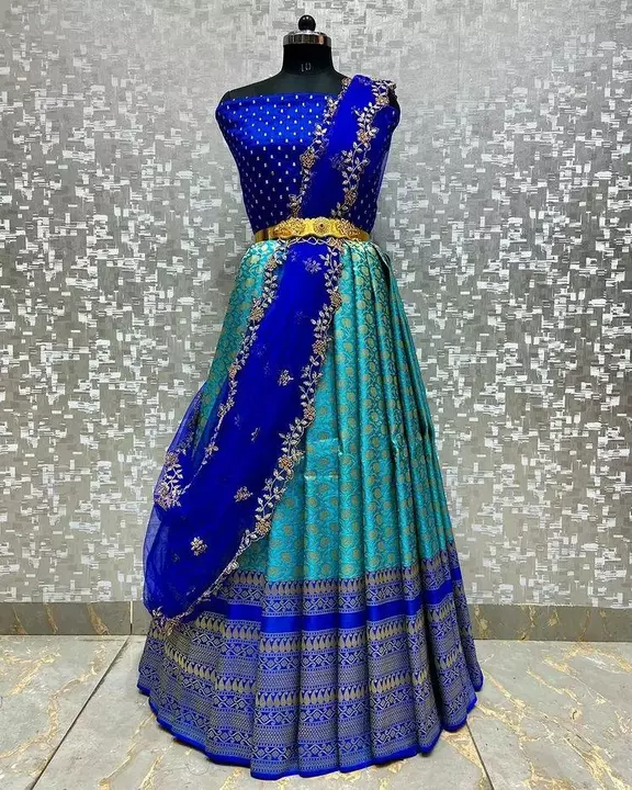 Post image *🥰Kanjiveram Silk Zari Lehanga With Blouse Along With Heavy Embroidery Cut Work Duppta🥰 !!*
*Lehanga : 3.30 Meters unstich*
*Blouse : 0.80 Mtr (Embroidery Work Blouse )*
*Voni : 2.30 Meters ( Mono Net Embroidery Border Cut Work Dupptta )*
*Price only :1099/-- 😍* 