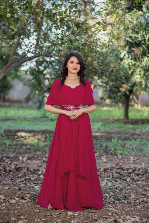 Post image *Rani Victoria Gown (Full Stitch)*
Gown Fabric :- Georgette (60 GM) Gown inner :- CrapeGown Colour :- Rani PinkGown Flair :- 4.75 MTRGown Size :- M,L,XL,XXLGown Length :- 56"Sleeve Length :- 11”Poncho Fabric :- Georgette (60 GM)Poncho Work :- Heavy Embroidery Zari +Sequence Work +ButtonPoncho Sleeve Length :- 28”Poncho Colour :- Rani PinkPoncho Size :- Free Dupatta Fabric :- Georgette (60 GM)Dupatta Length :- 2.25 MTRDupatta Colour :- Rani PinkExtra Embroidery Belt Weight :- 615 GM
*💰 Price :