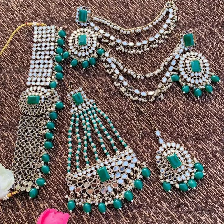 Post image Beautiful Premium Quality Mirror Chokker With Bahubali Earings And Tika With Beautiful Pasa ComboGorgeous Combo Set♥️🦋https://youtube.com/shorts/WtAftsQoFHs?feature=share
