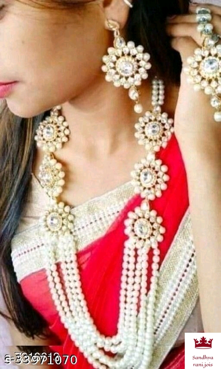 Post image I want 4 pieces of Jewellery set.