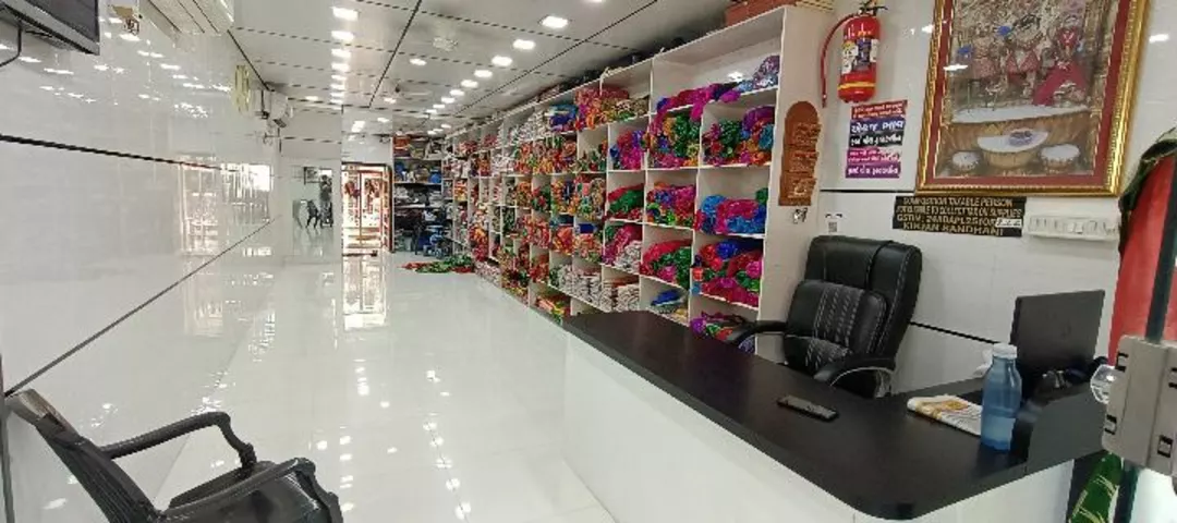 Shop Store Images of Bandhani patola