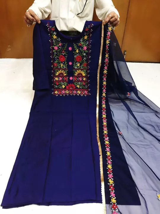 Post image  masleen kurti with hand embroidery and Resham work with embroidery arganza Dupatta SIZE L,XL,XXL (40,42,44) (shipping extra) READY TO DISPATCH