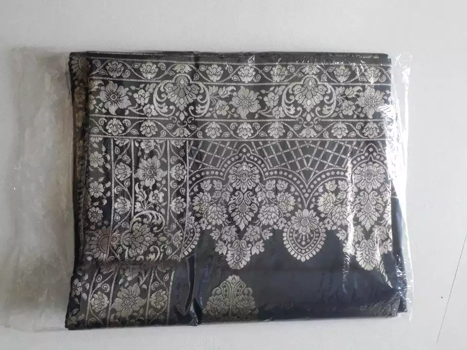 Post image Dealing in customized and all types of bnarasi material like ..fabrics ,silk saree &amp;suits,dupatta ,customized purses 👛 and many more products..