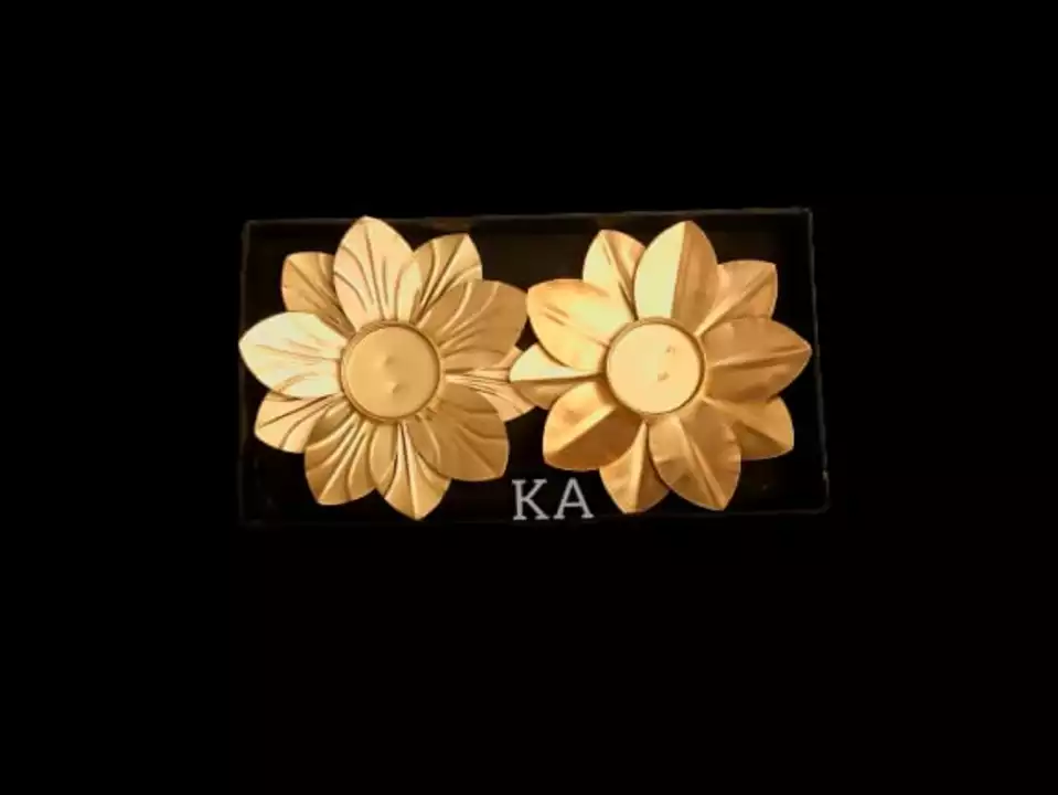 Golden Flower Shaped Metal T Lights  uploaded by Lucky shopping  on 6/21/2022