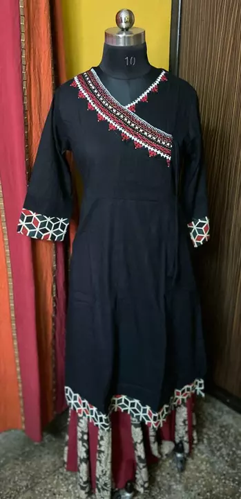 Product image of Pure cotton and khadi mix n match hand embroidery kurti, price: Rs. 850, ID: pure-cotton-and-khadi-mix-n-match-hand-embroidery-kurti-8a0ec552