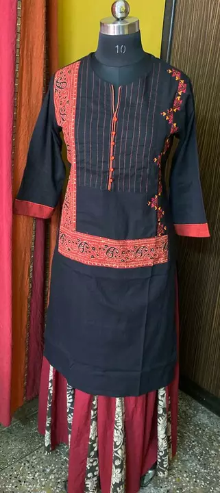 Product image of Pure cotton and khadi mix n match hand embroidery kurti, price: Rs. 850, ID: pure-cotton-and-khadi-mix-n-match-hand-embroidery-kurti-7091f208