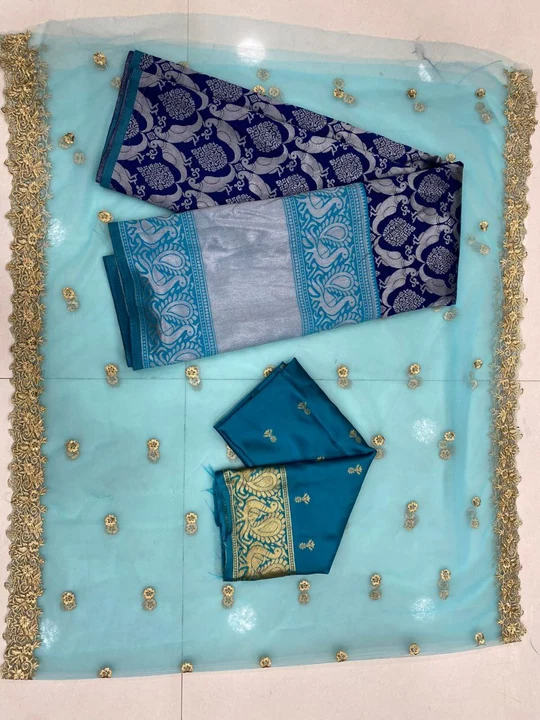 Product image of Half saree, price: Rs. 999, ID: half-saree-e590df48