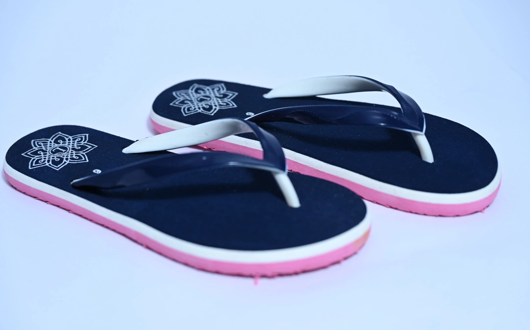Women's fabrication slipper  uploaded by business on 6/26/2022
