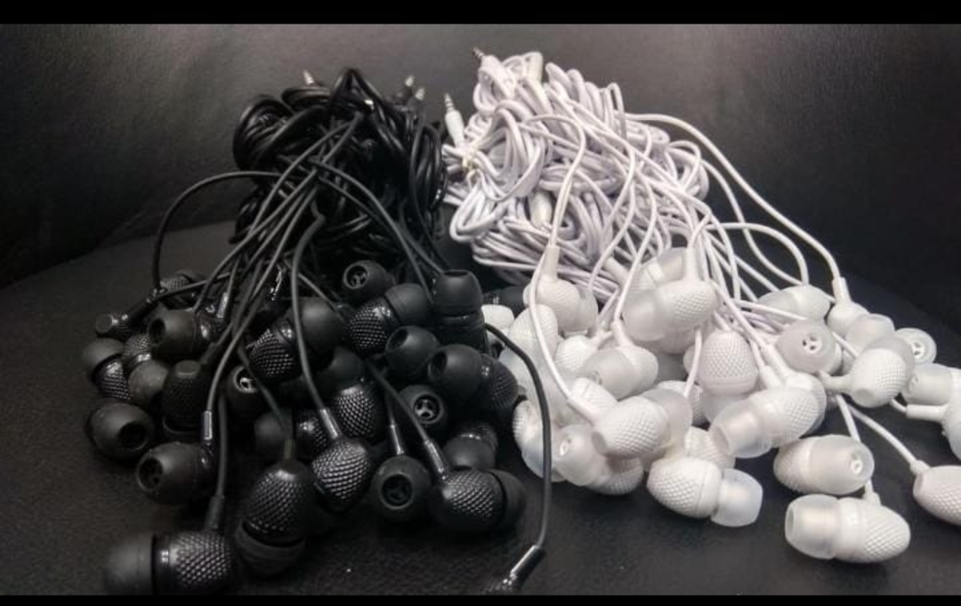 Ear buds  uploaded by business on 6/28/2022