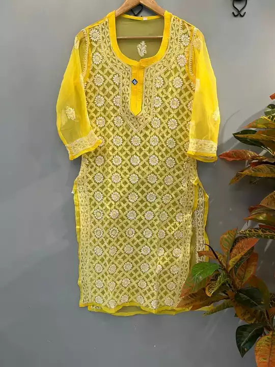 Post image I want 3 pieces of Chikenkare Kurti size 52or Size 54 require .