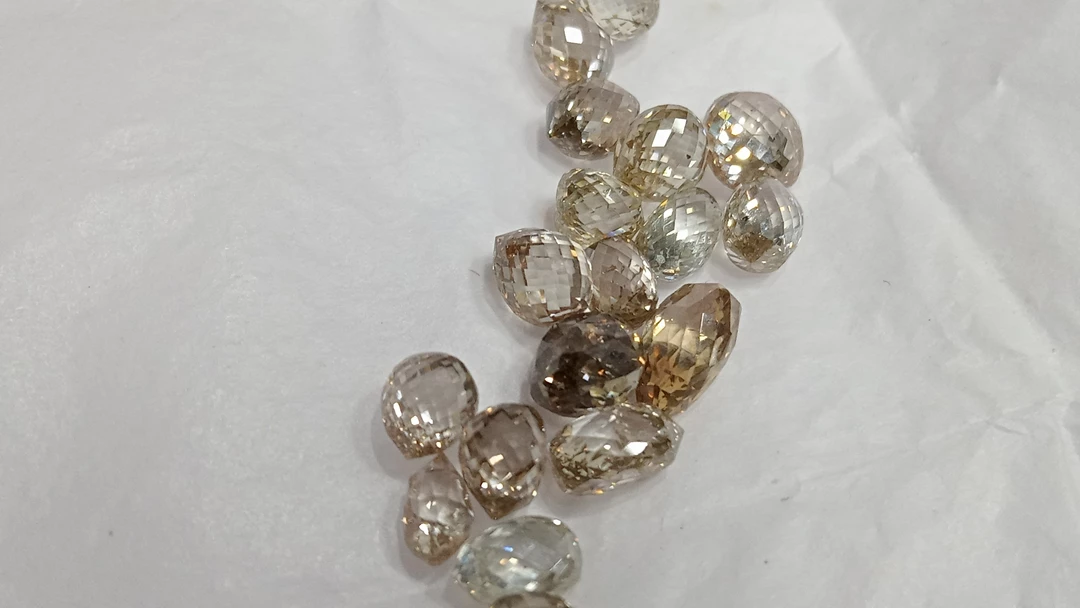 Goshvari diamond 80 cent to 1.25 50000 per karo uploaded by Jai jai ram diamond 💎 on 7/10/2022
