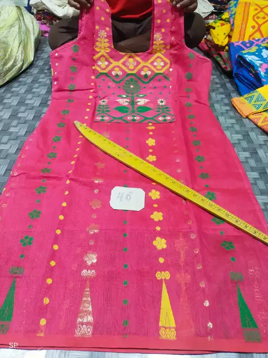 good quality handloom hand weaving jamdani kurti uploaded by Bengal handloom saree manufacture on 7/11/2022