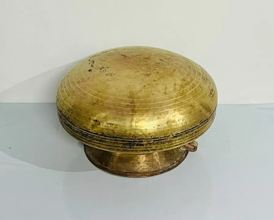 Old brass kitchan cooking pot  uploaded by Subham handicrafts on 7/18/2022