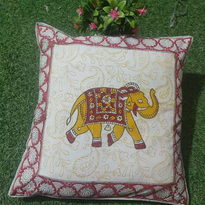 Post image **☘️🌿🌿🀠exclusive Hand Block* Printed cushion covers 
*Set of 5 pcs 

size    - 16*16 inches
 Colours may be little different by effects of photograhpy
 Wait approx 300 grams
Price - 450₹/-☘️🌿🌱🌱🌿