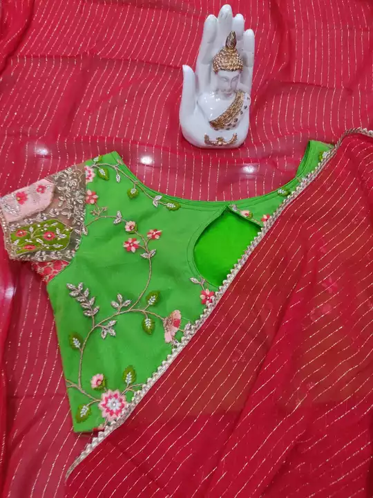 Post image 💐💐Beautiful pure georgette sarees paired up with nice chikinkari work blouses. 
Blouse sizes can be customized.20 pieces available. 💐💐