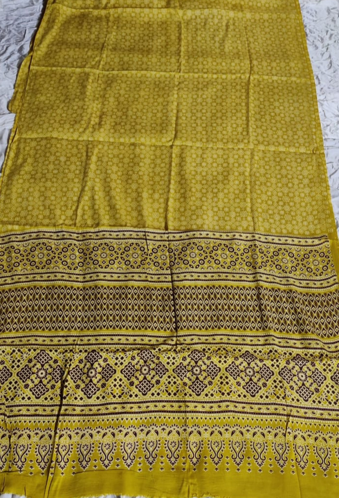 *TREDITIONAL KUTCHI LOOK*
AJARAKH PRINT SAREE

Fabric-- modal silk (semi gaji)

Length--6.5 meters w uploaded by Husaina Arts on 7/22/2022