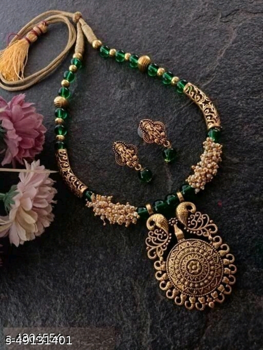 Post image Catalog Name:*Twinkling Elegant Jewellery set*Base Metal: BrassPlating: Gold PlatedStone Type: Artificial BeadsSizing: AdjustableType: Necklace and EarringsNet Quantity (N): 1Dispatch: 1 Days Price This products 👉 250 Only
