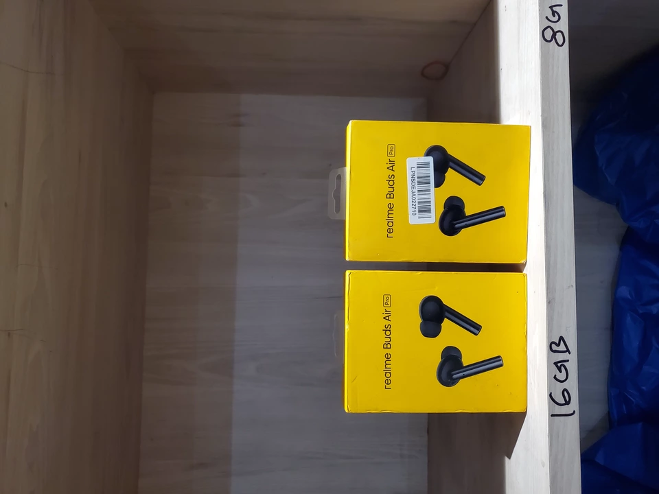 Post image Open Box oneplus and Realme Earbuds avalaiblr