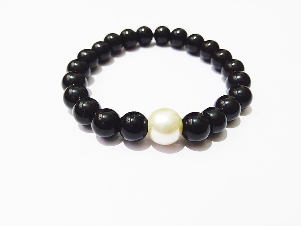 Glass pearl black bracelet uploaded by business on 11/18/2020